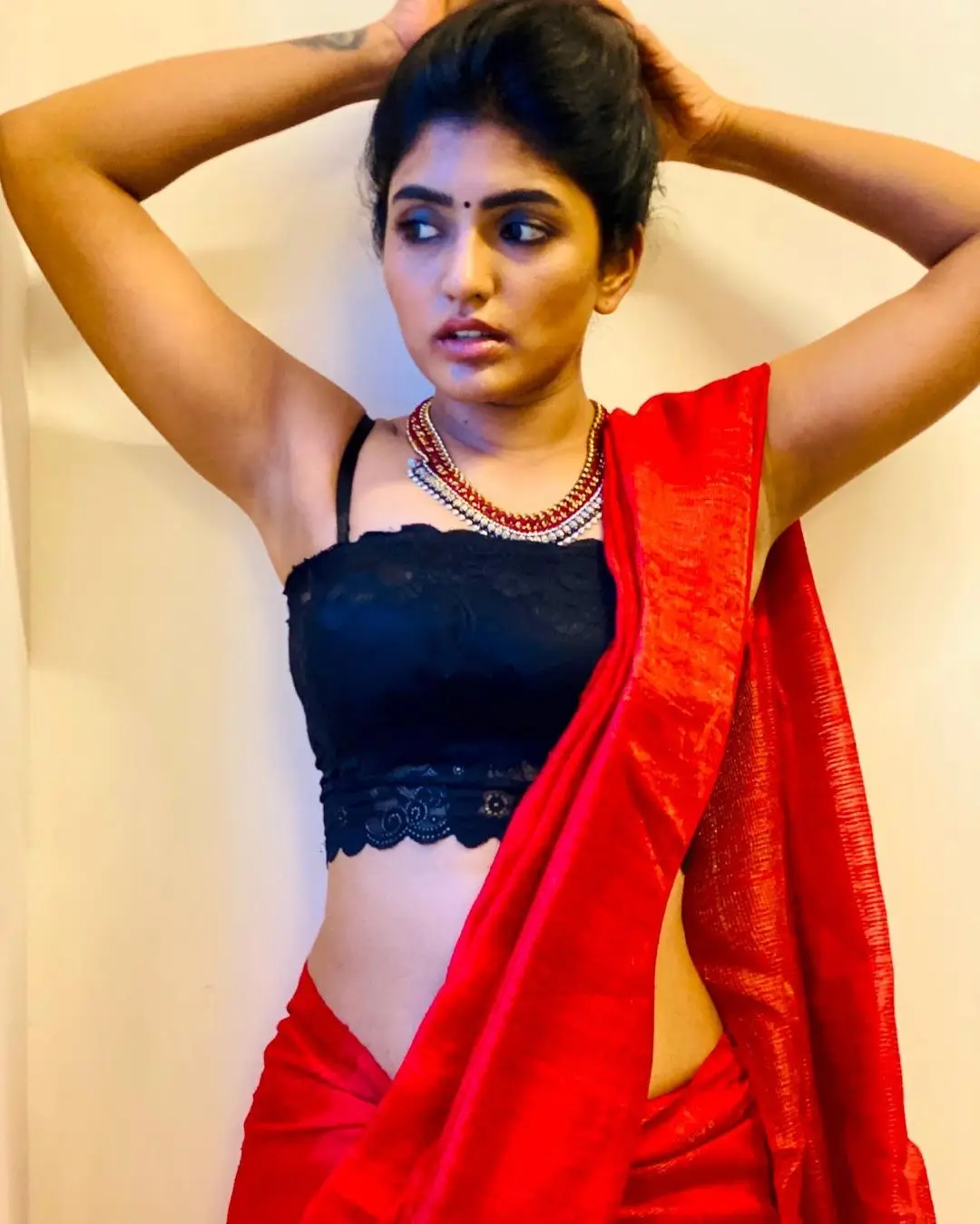 EESHA REBBA STILLS IN INDIAN TRADITIONAL MAROON SAREE BLACK BLOUSE 7